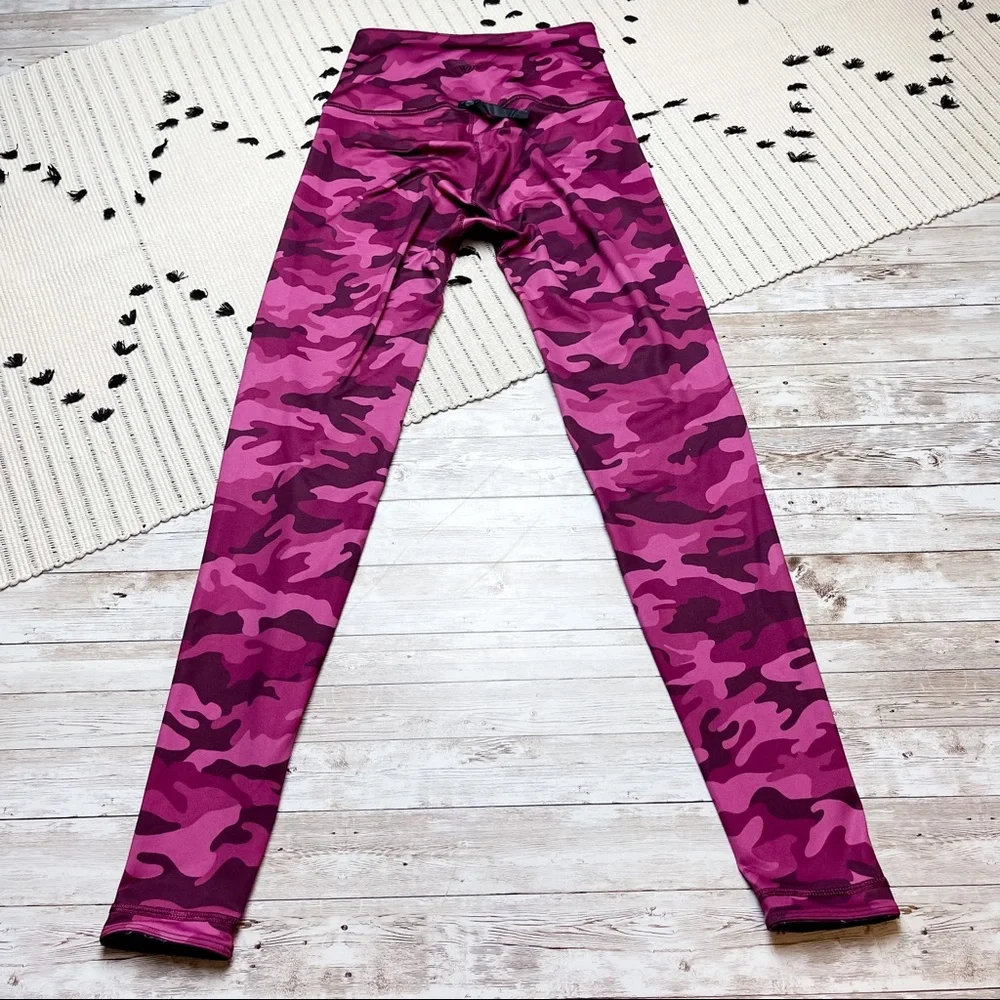 WITH High Waist Reversible Leggings Burgundy Line Camo Purple Size Small - Picture 8 of 13
